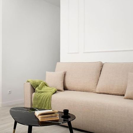 Newly Refurbished Modern 2-Bed Apartment In Heart Of Τορρεμολίνος Εξωτερικό φωτογραφία