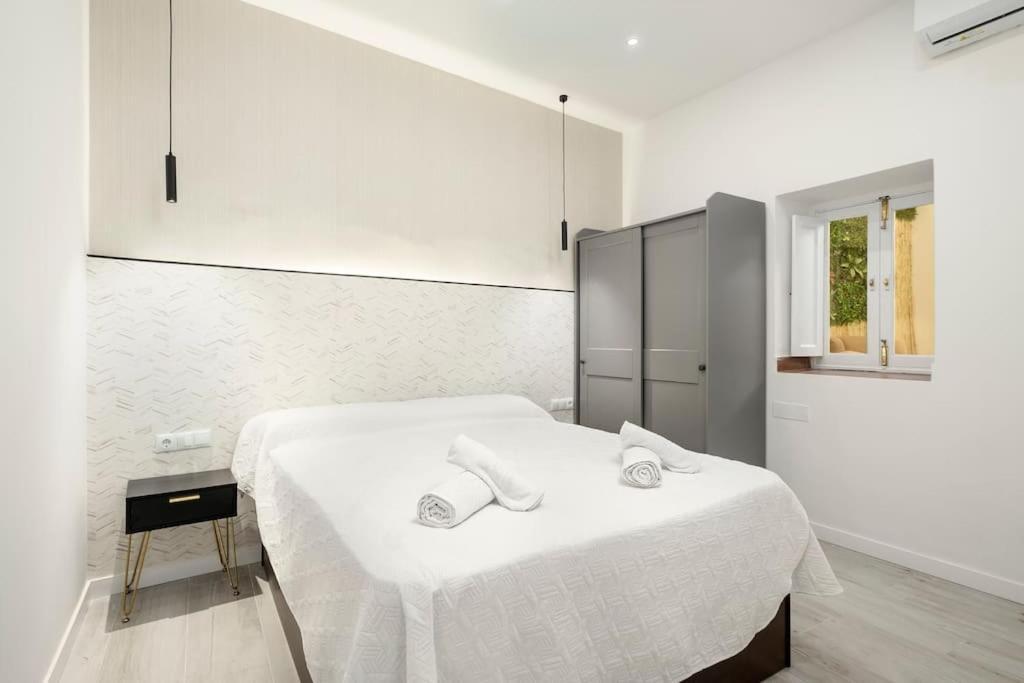 Newly Refurbished Modern 2-Bed Apartment In Heart Of Τορρεμολίνος Εξωτερικό φωτογραφία