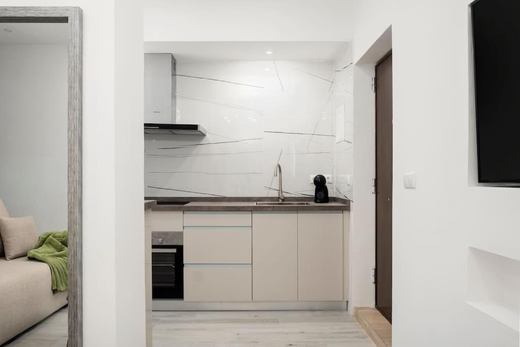 Newly Refurbished Modern 2-Bed Apartment In Heart Of Τορρεμολίνος Εξωτερικό φωτογραφία