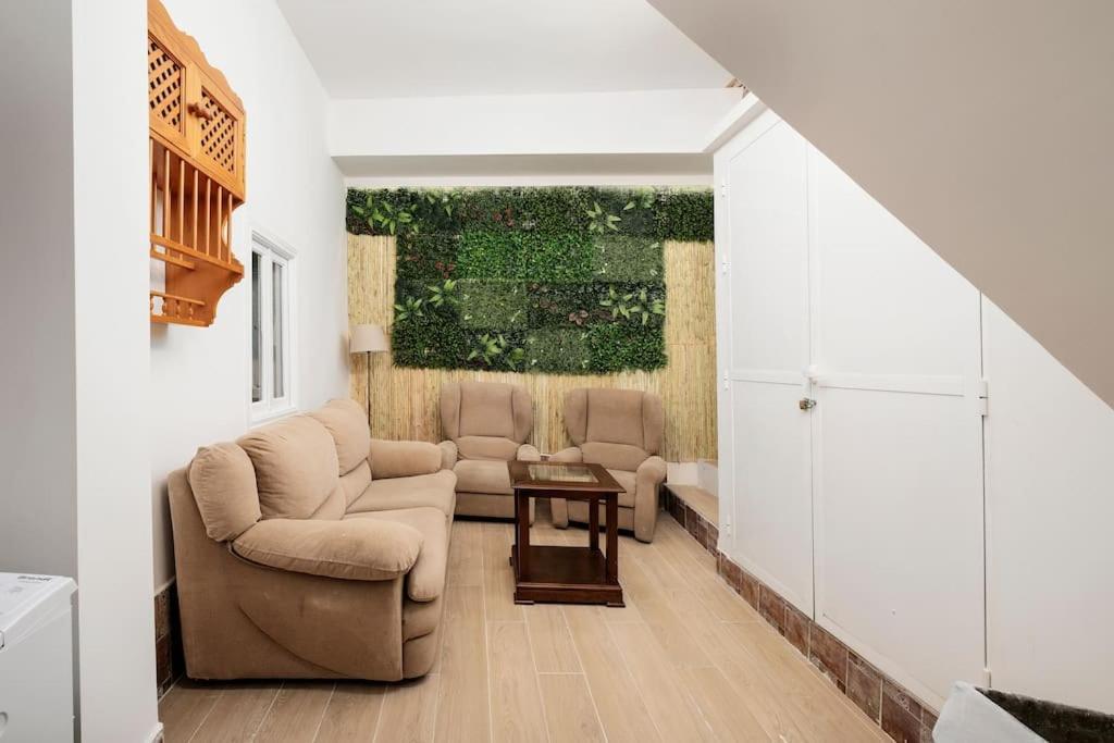 Newly Refurbished Modern 2-Bed Apartment In Heart Of Τορρεμολίνος Εξωτερικό φωτογραφία