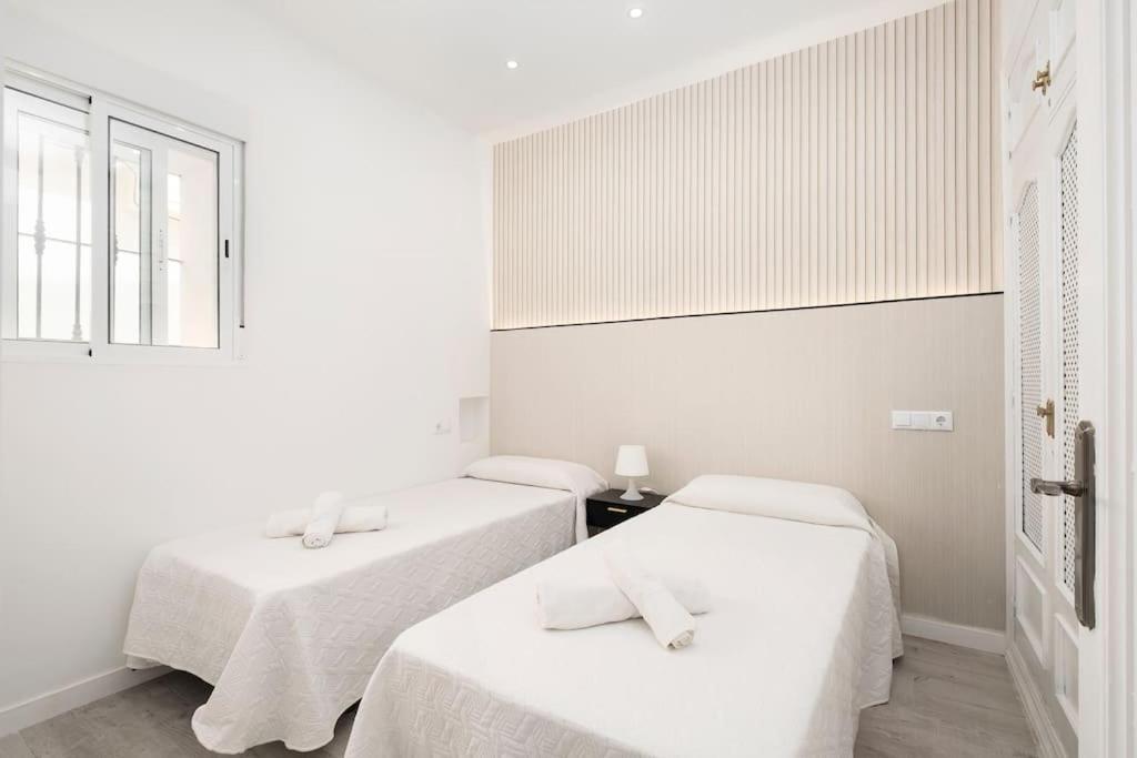 Newly Refurbished Modern 2-Bed Apartment In Heart Of Τορρεμολίνος Εξωτερικό φωτογραφία