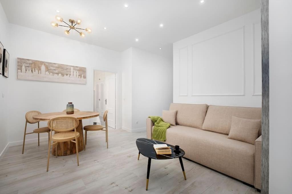 Newly Refurbished Modern 2-Bed Apartment In Heart Of Τορρεμολίνος Εξωτερικό φωτογραφία